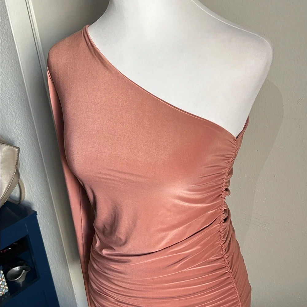 Missguided Maternity One-Shoulder Ruched Special Occasion Semi-Formal Midi Dress - Picture 3 of 11